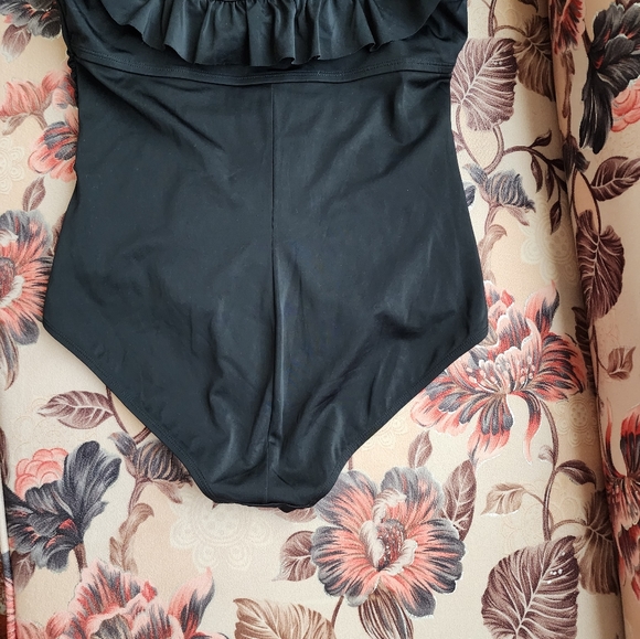 Torrid size 0 ruffle off shoulder swimsuit - Picture 5 of 12